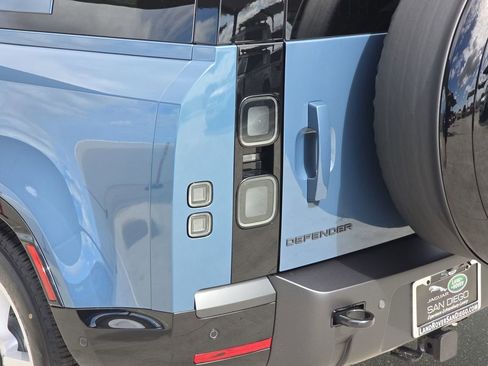 New 2026 Land Rover Defender 110 X-Dynamic SE image 35