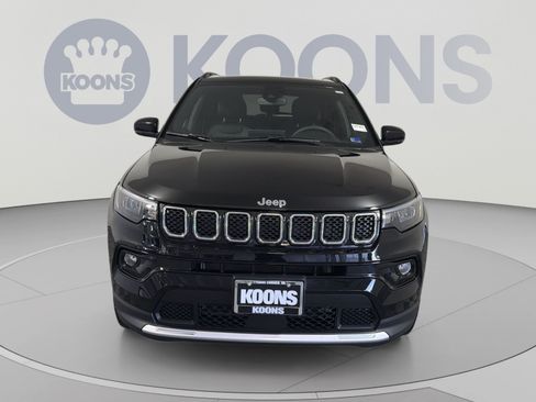 Used 2024 Jeep Compass Limited w/ Sun and Sound Group AWD/4WD image 11