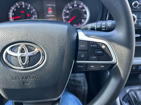 Used 2022 Toyota Highlander L image 26