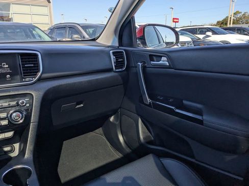Used 2022 Kia Sportage EX image 17