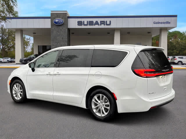 Used 2026 Chrysler Pacifica Select FWD image 4