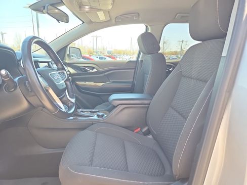 Used 2019 GMC Acadia SLE image 16