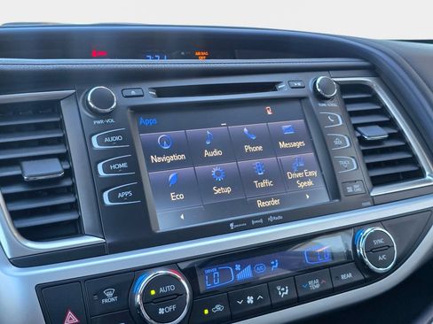 Used 2019 Toyota Highlander XLE AWD/4WD image 24