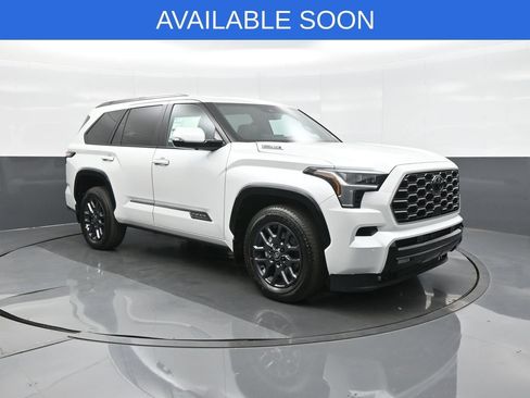 Used 2025 Toyota Sequoia Platinum AWD/4WD image 1