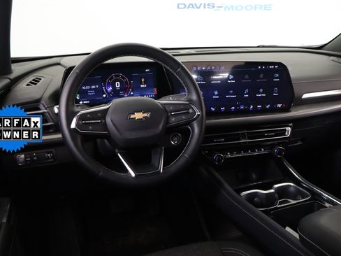 Used 2025 Chevrolet Traverse LT w/ Driver Confidence Package FWD image 16