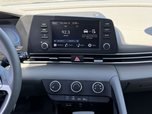 Used 2025 Hyundai Elantra SE FWD image 15