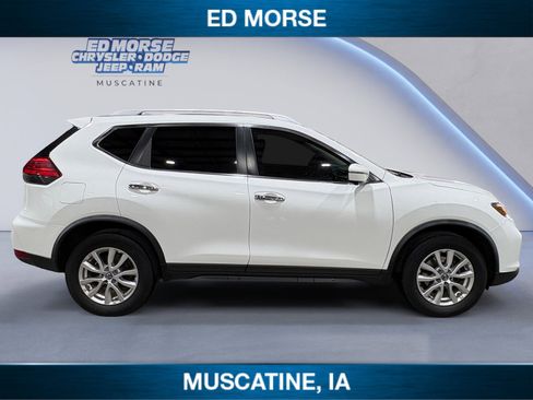 Used 2017 Nissan Rogue SV w/ SV Premium Package image 6