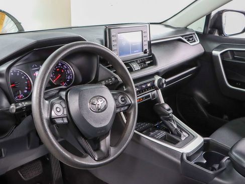 Used 2020 Toyota RAV4 LE image 22