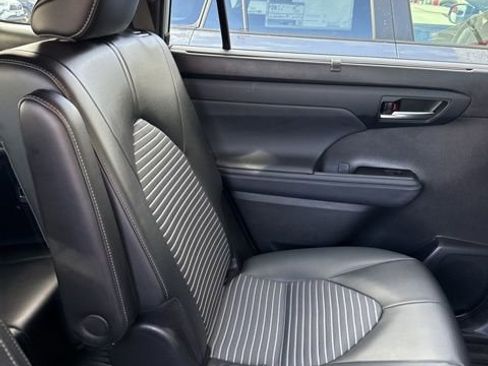 Certified 2024 Toyota Highlander XSE image 10
