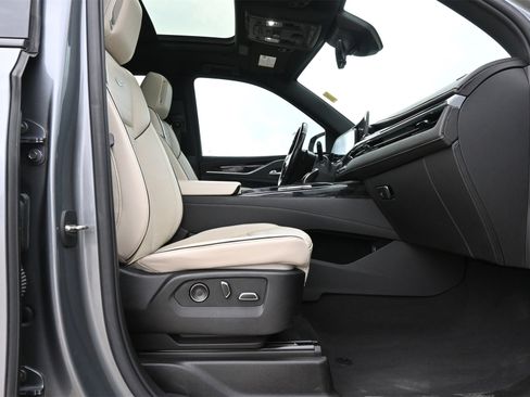 Used 2021 Cadillac Escalade Sport w/ Driver Assist Tech Package image 26