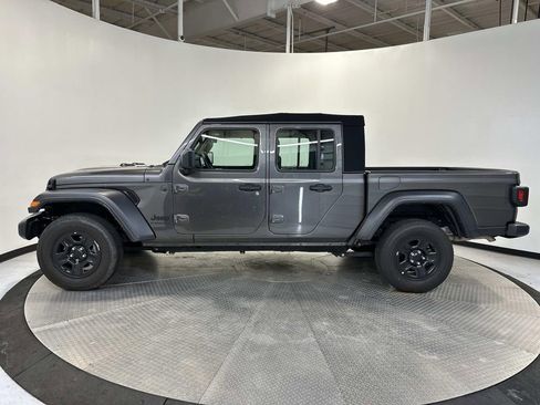 Used 2024 Jeep Gladiator Sport image 4
