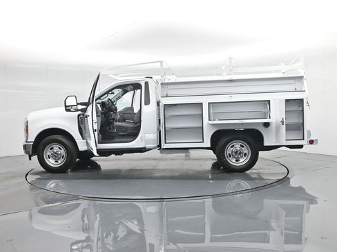 New 2025 Ford F350 XL w/ XL Chrome Package image 31