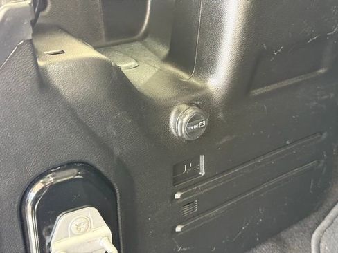Used 2021 Jeep Wrangler Unlimited Sahara w/ Uconnect 4C Nav & Sound Group image 7