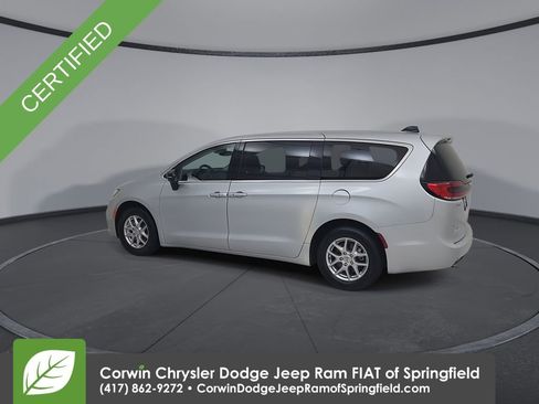 Certified 2024 Chrysler Pacifica Touring-L image 10