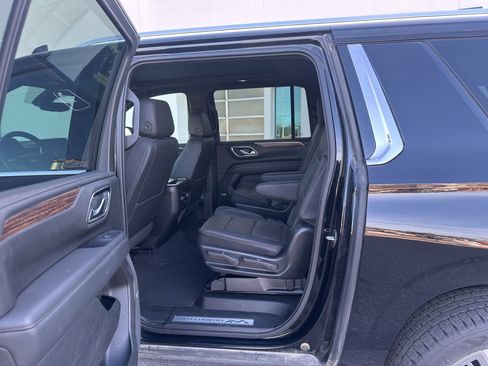 Used 2022 Chevrolet Suburban High Country image 5