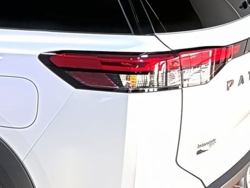 New 2026 Nissan Pathfinder Platinum image 10