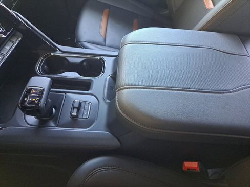 Certified 2025 GMC Sierra 1500 AT4 w/ AT4 Premium Package AWD/4WD image 29
