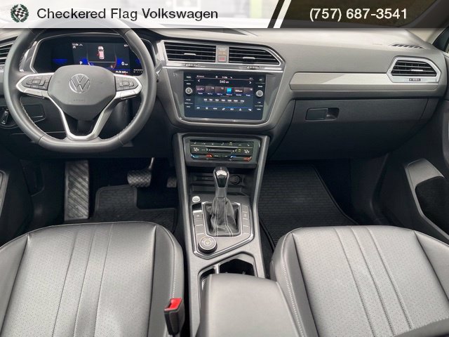 Used 2022 Volkswagen Tiguan SE w/ Panoramic Sunroof Package AWD/4WD image 32