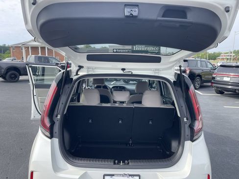 Certified 2025 Kia Soul LX w/ LX Technology Package FWD image 22