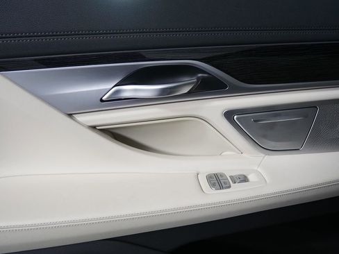 Used 2022 BMW 740i w/ M Sport Package image 14