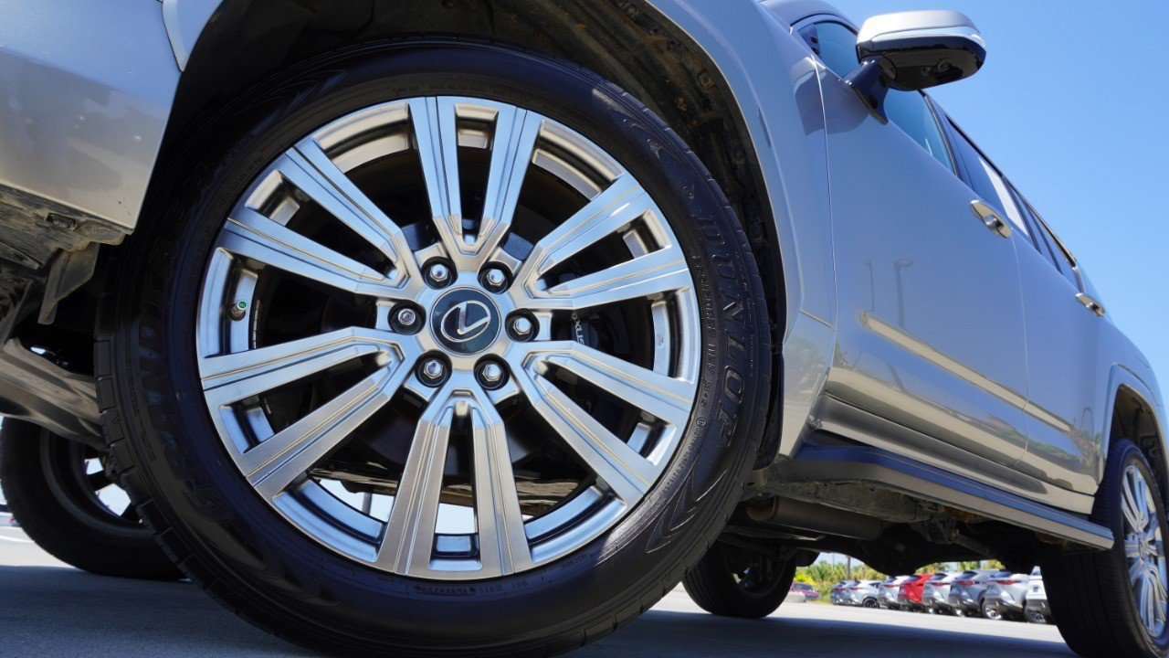 Used 2022 Lexus LX 600 4WD w/ Accessory Package (Z1) image 11