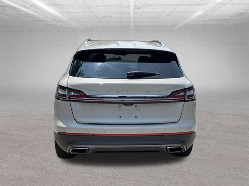 Used 2022 Lincoln Nautilus AWD image 4