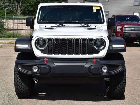 Used 2025 Jeep Wrangler Unlimited Rubicon w/ Convenience Group AWD/4WD image 2