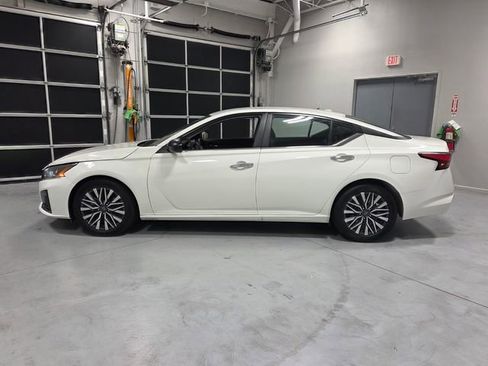 Used 2025 Nissan Altima 2.5 SV FWD image 4