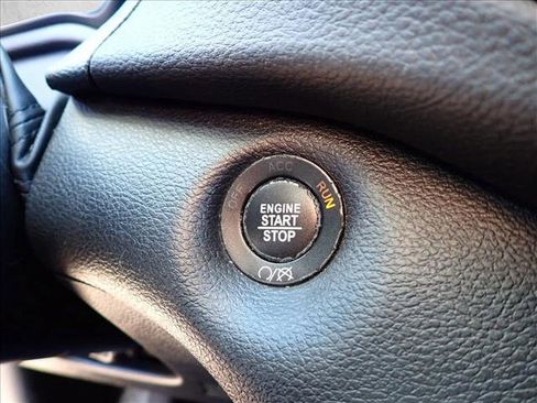 Used 2019 Jeep Cherokee Latitude Plus w/ Cold Weather Group image 20