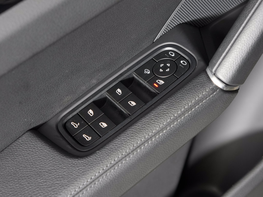 Certified 2023 Porsche Cayenne Coupe AWD/4WD image 19