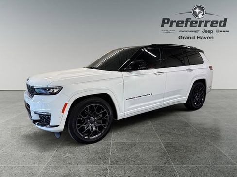 Used 2024 Jeep Grand Cherokee L Summit AWD/4WD image 12