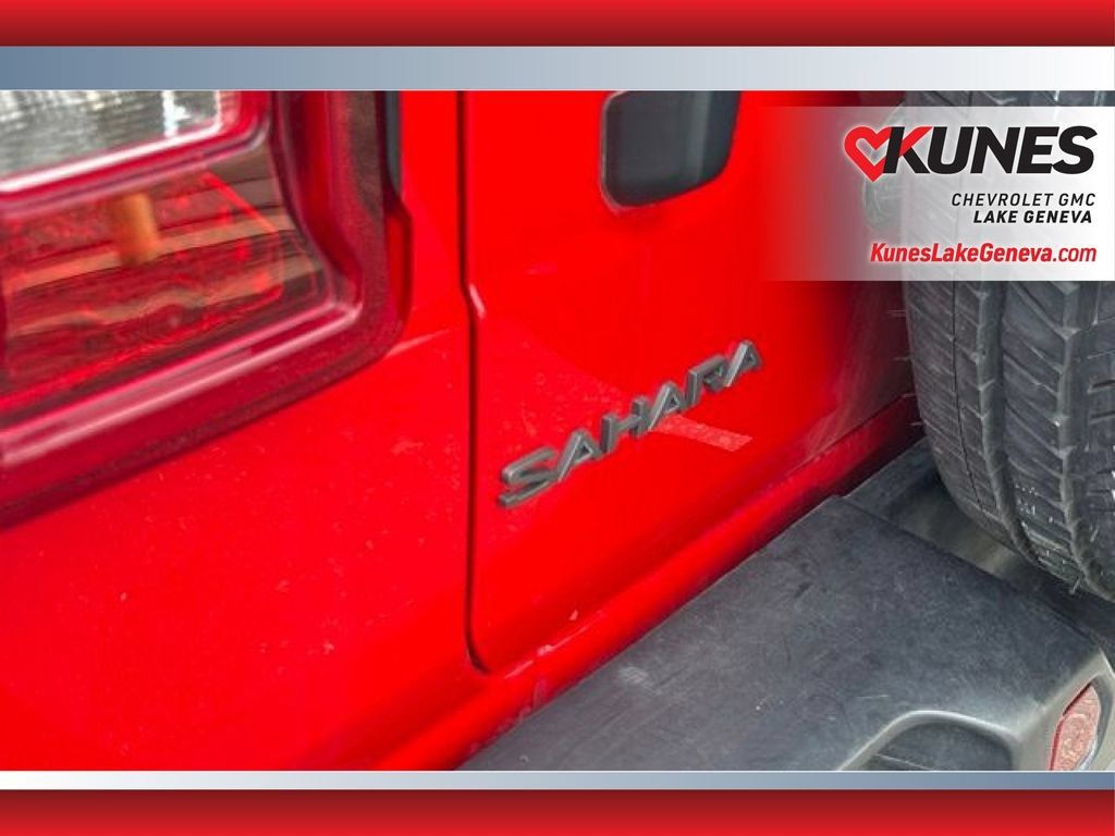 Used 2025 Jeep Wrangler Unlimited Sahara AWD/4WD image 8