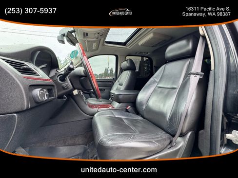 Used 2010 Cadillac Escalade Premium image 7