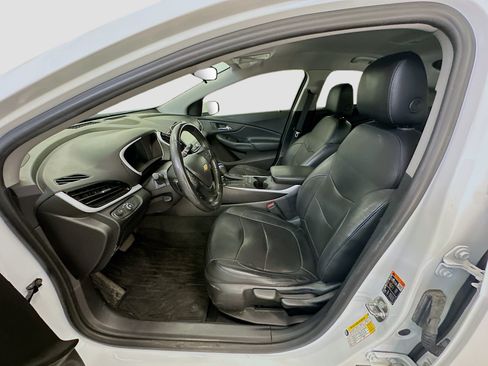 Used 2018 Chevrolet Volt LT w/ Comfort Package FWD image 13