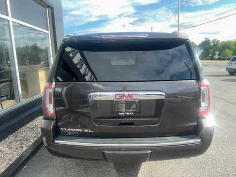 Used 2018 GMC Yukon XL Denali w/ Denali Ultimate Package AWD/4WD image 9