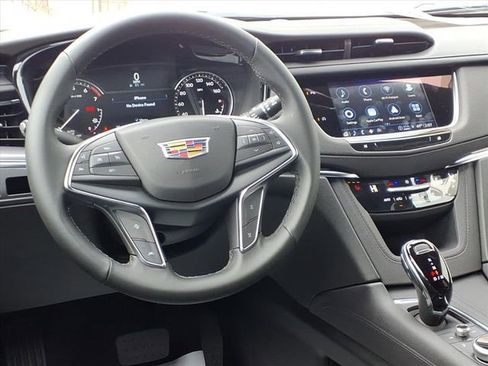 New 2026 Cadillac XT5 Luxury image 5