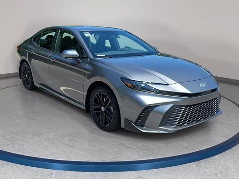 Used 2026 Toyota Camry SE FWD image 3