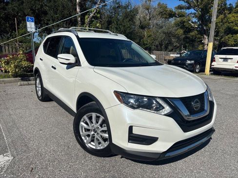 Used 2019 Nissan Rogue SV image 4