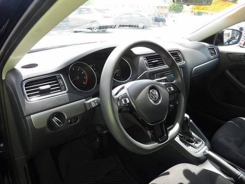 Used 2016 Volkswagen Jetta SE FWD image 6