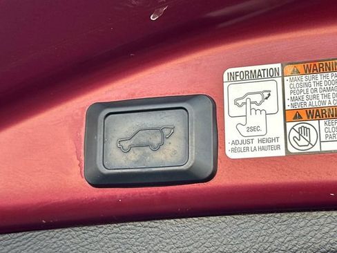 Used 2018 Toyota RAV4 XLE image 29