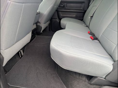 Used 2017 RAM 1500 Express RWD image 12