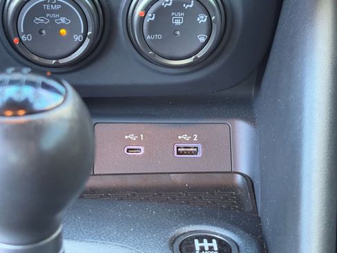 Certified 2024 Nissan Z Performance w/ Floor Mat Package image 26