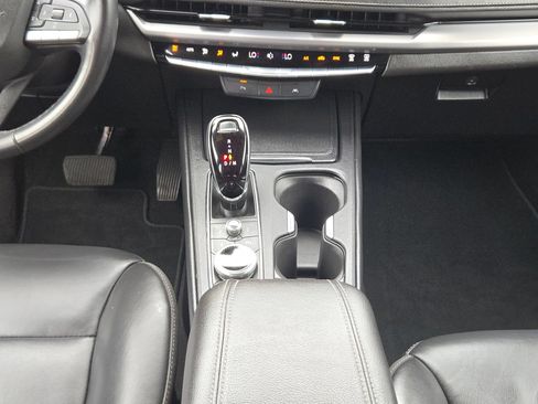 Used 2025 Cadillac XT4 Premium Luxury FWD image 18