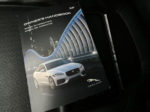 Used 2016 Jaguar XF Prestige image 25