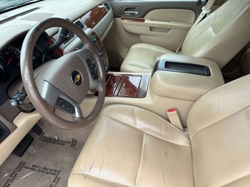 Used 2013 Chevrolet Suburban LTZ RWD image 4