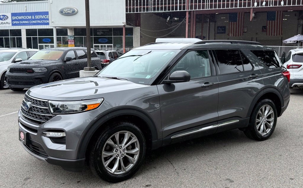 Used 2023 Ford Explorer XLT w/ Equipment Group 202A AWD/4WD image 4