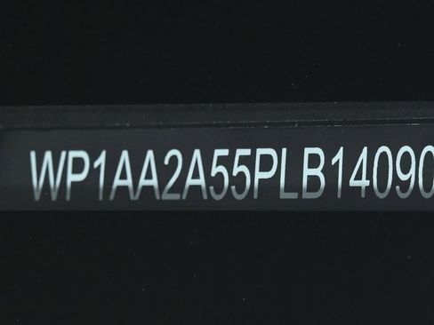 Certified 2023 Porsche Macan AWD/4WD image 31