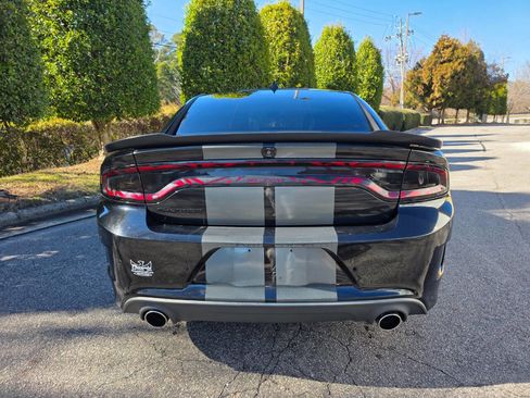 Used 2018 Dodge Charger R/T Scat Pack image 4