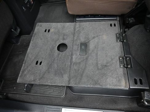 Used 2021 Nissan Titan Platinum Reserve w/ Moonroof Package image 40