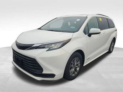 Used 2021 Toyota Sienna LE w/ LE Plus Package